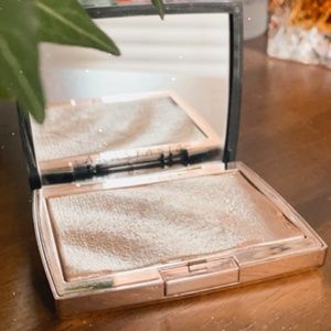 Amrezy Highlighter | ABH Beauty